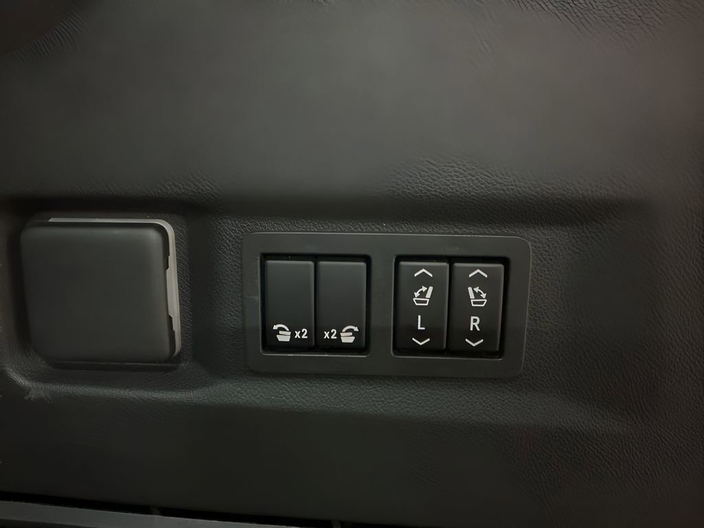 Used 2022 GMC Yukon AT4 image 9