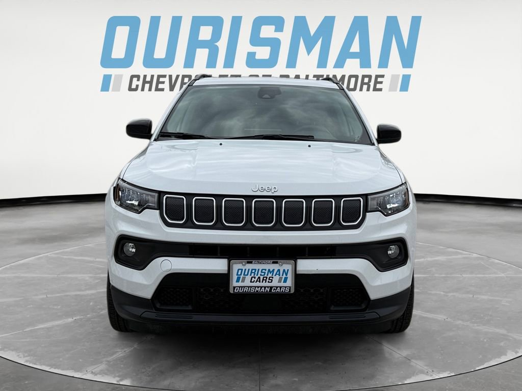 Used 2022 Jeep Compass Latitude w/ Sun and Sound Group AWD/4WD image 9