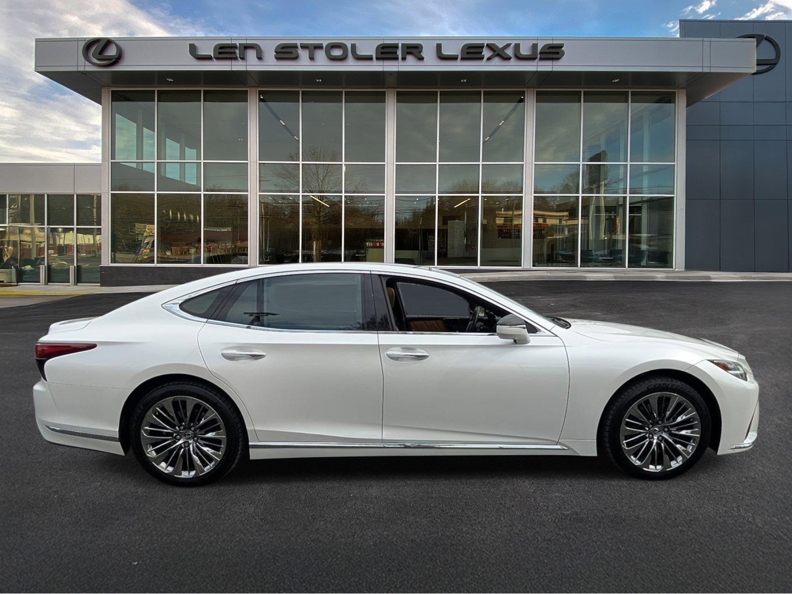 Used 2022 Lexus LS 500 AWD w/ Luxury Package image 2