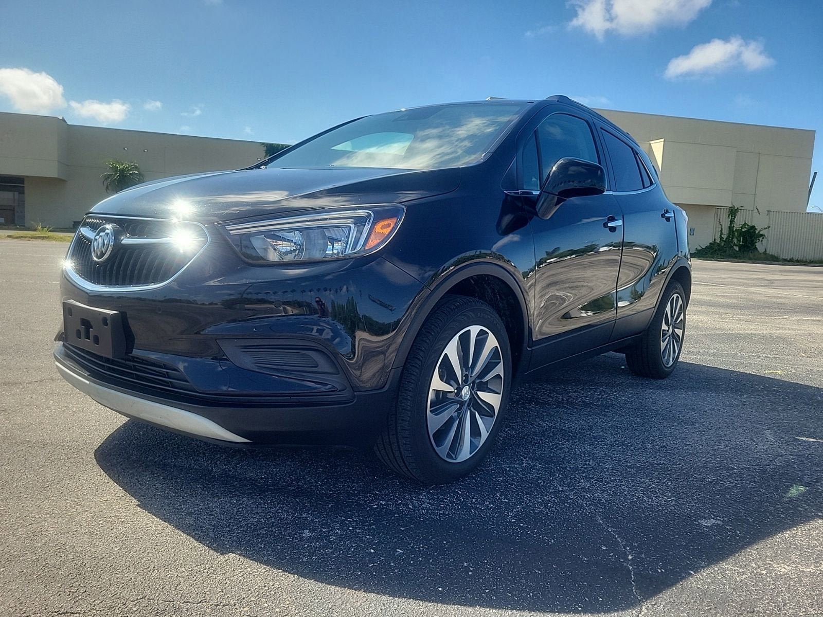 Used 2022 Buick Encore Preferred w/ Safety Package II AWD/4WD image 2
