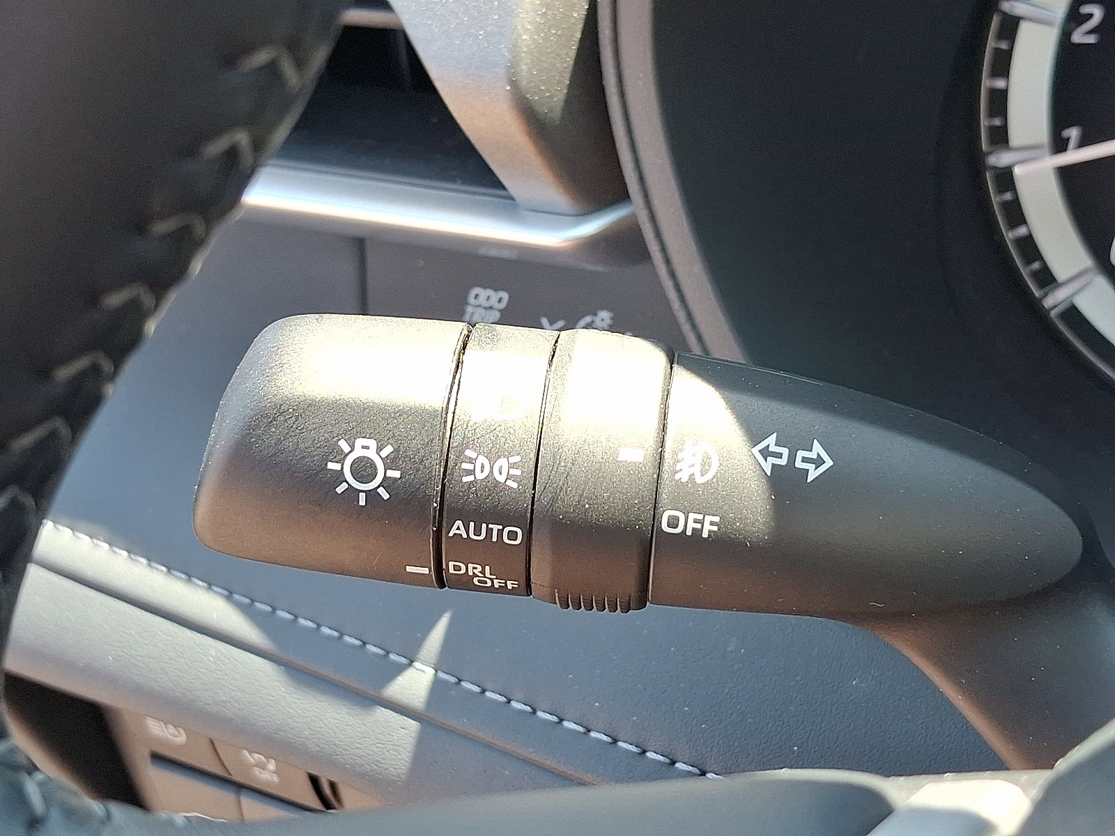 Used 2025 Toyota Highlander LE AWD/4WD image 25