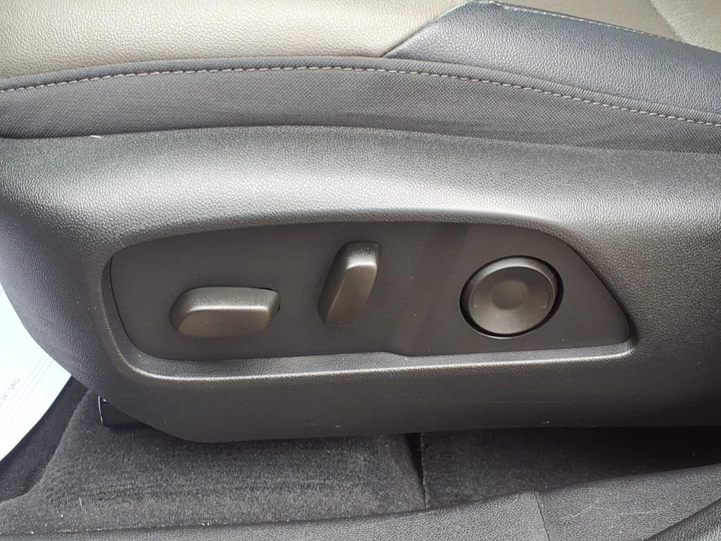 Certified 2025 Chevrolet Equinox LT w/ Convenience Package II image 12