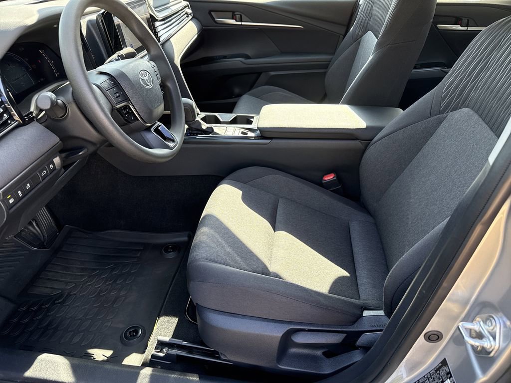 Used 2025 Toyota Camry LE FWD image 9