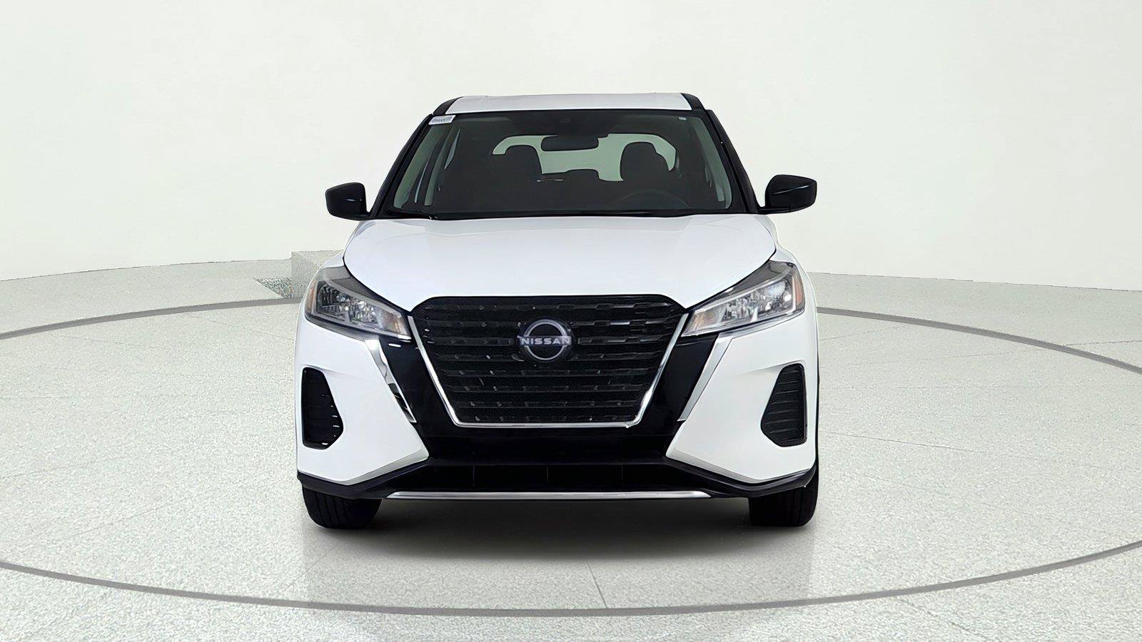 Used 2025 Nissan Kicks Play S FWD image 2