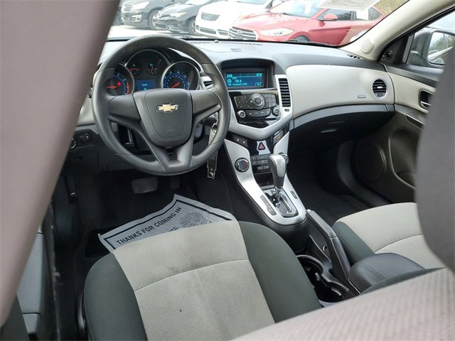 Used 2011 Chevrolet Cruze LS image 10