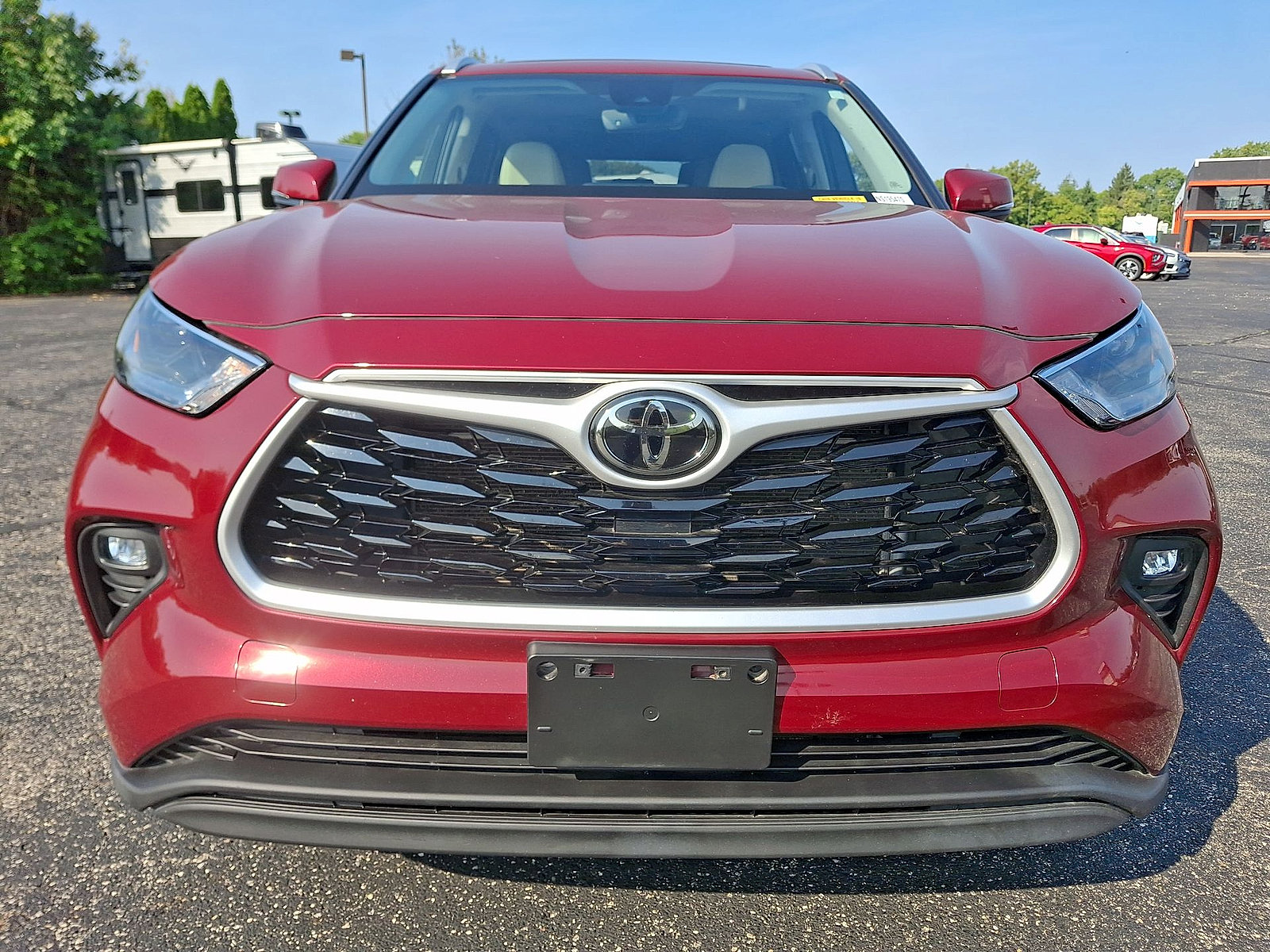 Used 2022 Toyota Highlander XLE AWD/4WD image 29