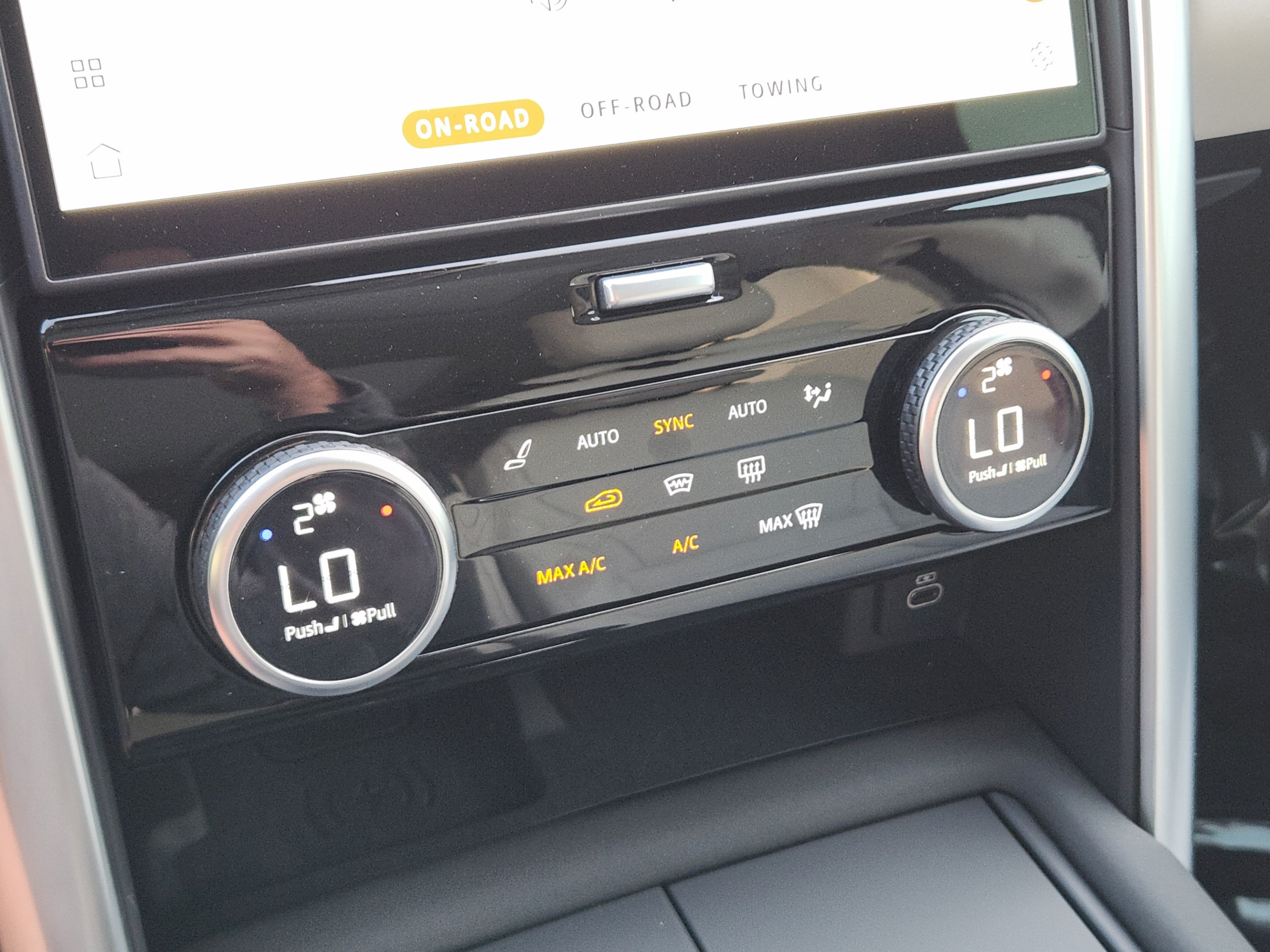Certified 2025 Land Rover Discovery S AWD/4WD image 16