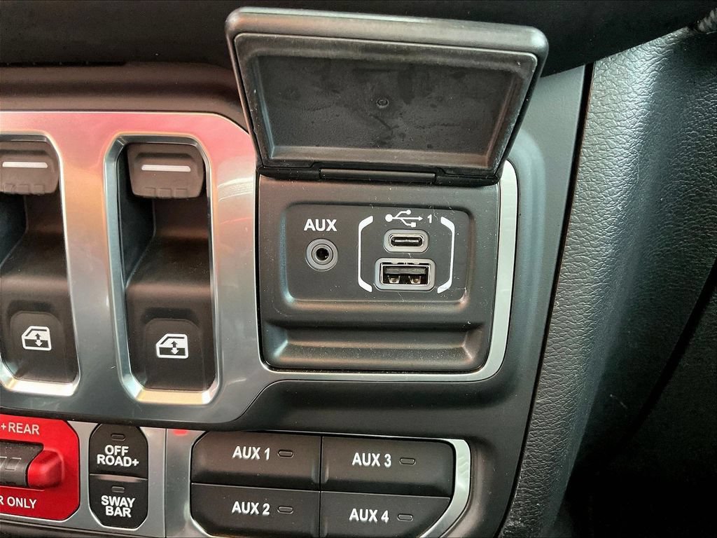 Used 2021 Jeep Wrangler Rubicon w/ Uconnect 4C Nav & Sound Group AWD/4WD image 15