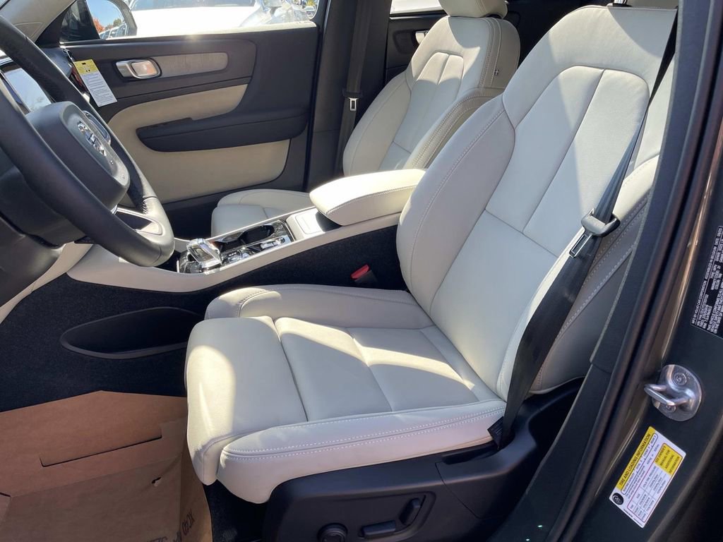 New 2026 Volvo XC40 B5 Plus w/ Protection Package Premier image 20