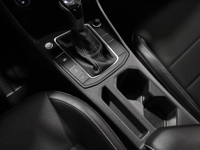 Certified 2023 Volkswagen Jetta SE w/ Panoramic Sunroof Package image 14