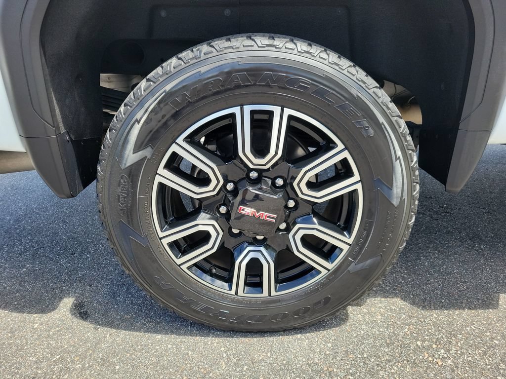 Used 2021 GMC Sierra 2500 AT4 w/ AT4 Premium Plus Package AWD/4WD image 5