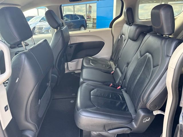 Used 2017 Chrysler Pacifica Touring-L FWD image 30