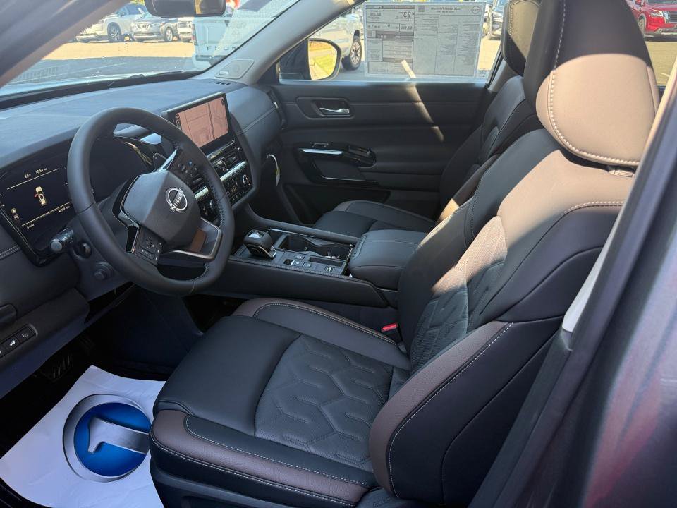 New 2026 Nissan Pathfinder Platinum FWD image 30