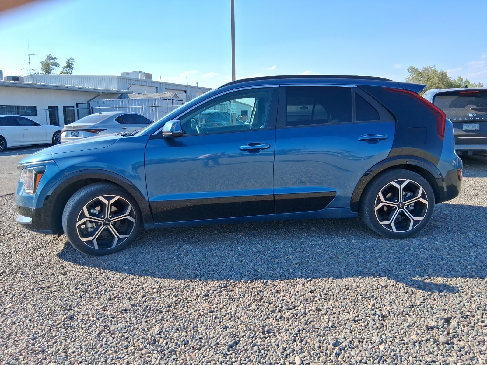 Used 2024 Kia Niro SX Touring FWD image 2