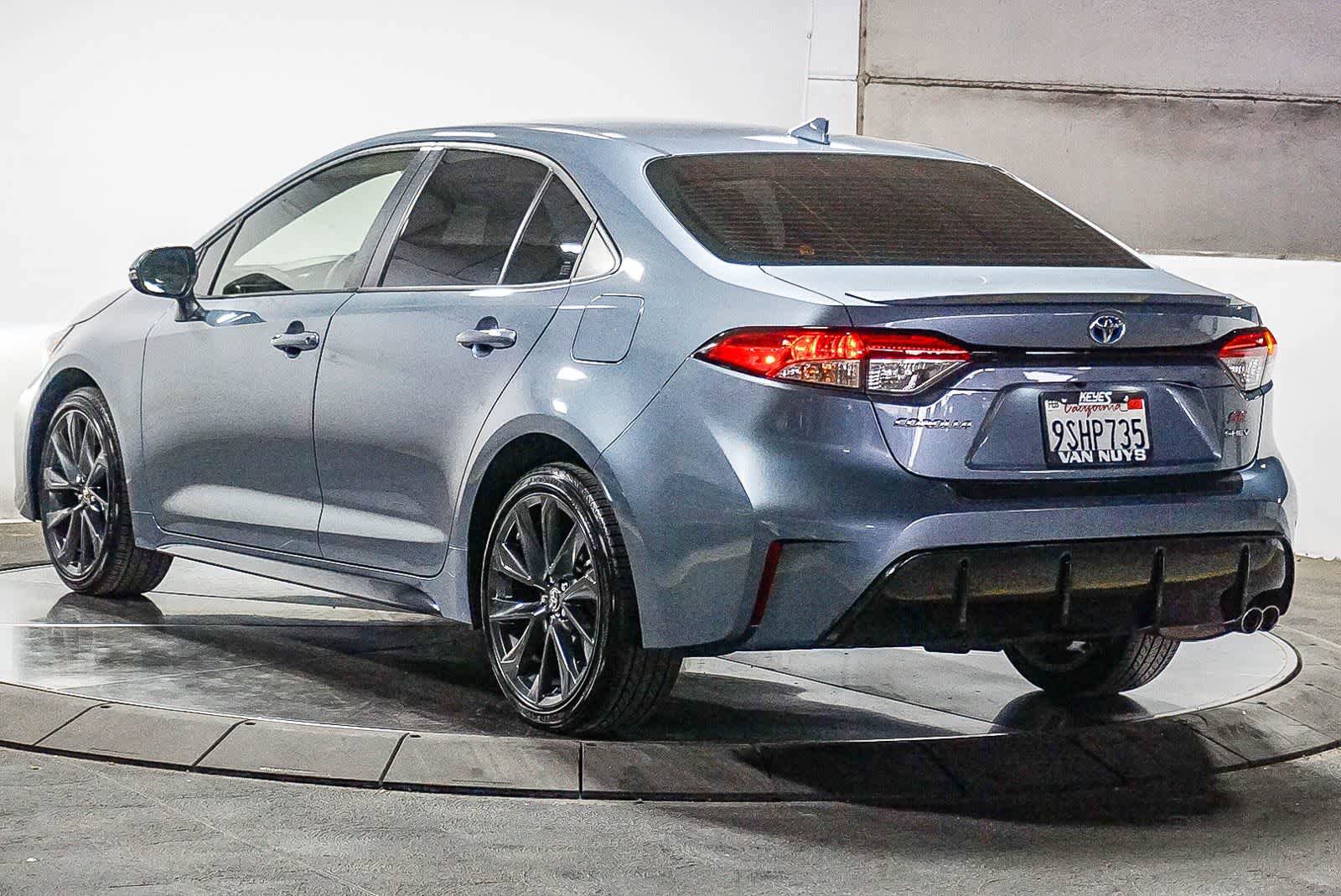 Certified 2025 Toyota Corolla SE w/ SE Premium Package FWD image 9