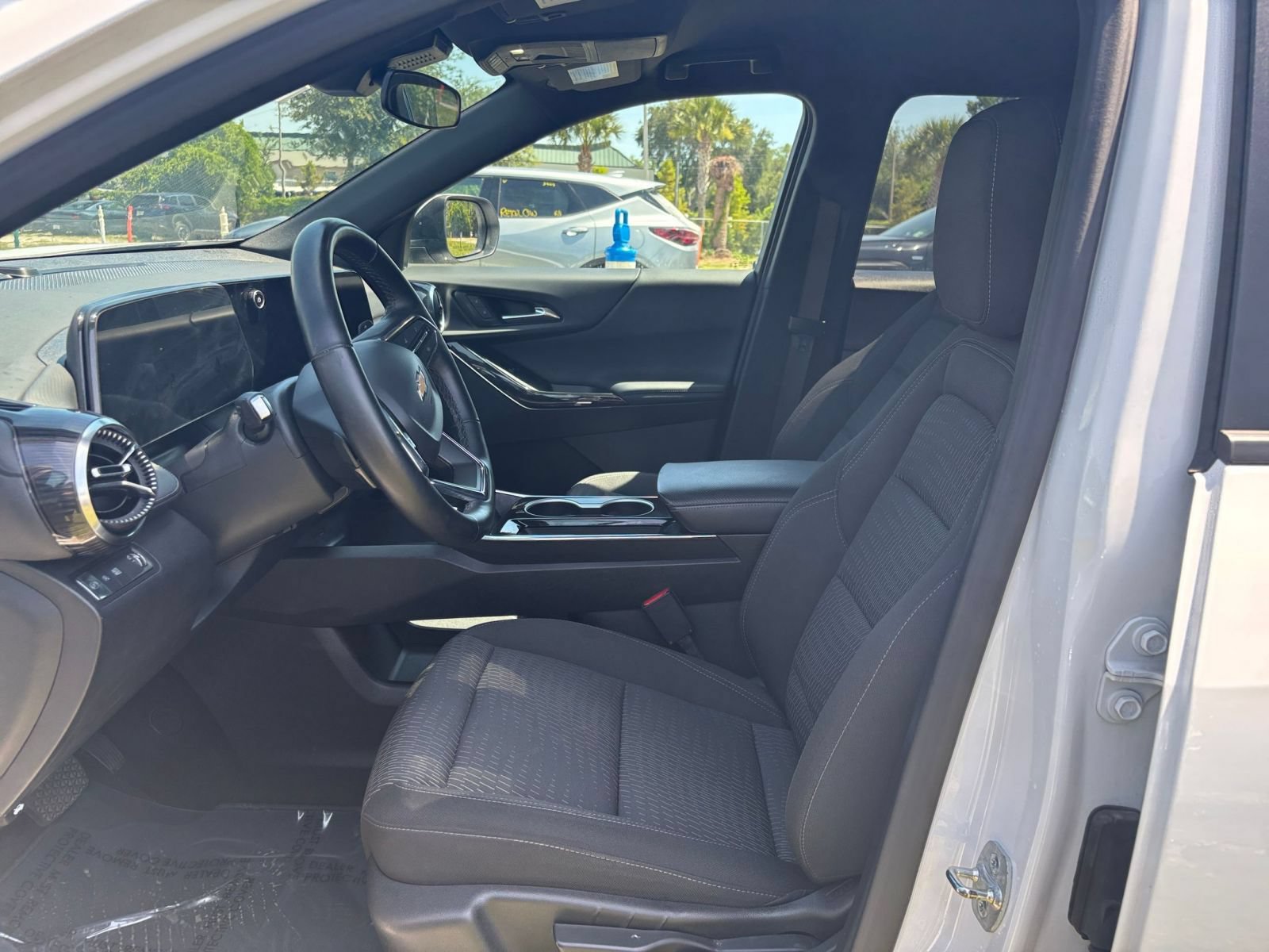 Used 2025 Chevrolet Equinox LT FWD image 29