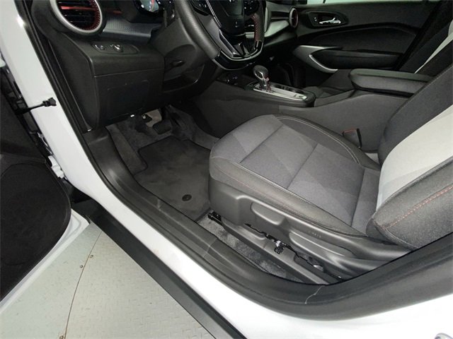 Used 2025 Chevrolet Trax RS image 12