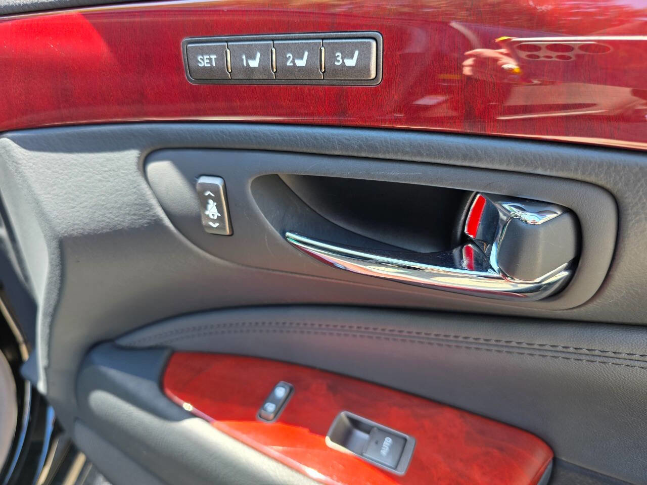 Used 2010 Lexus LS 460 RWD image 38