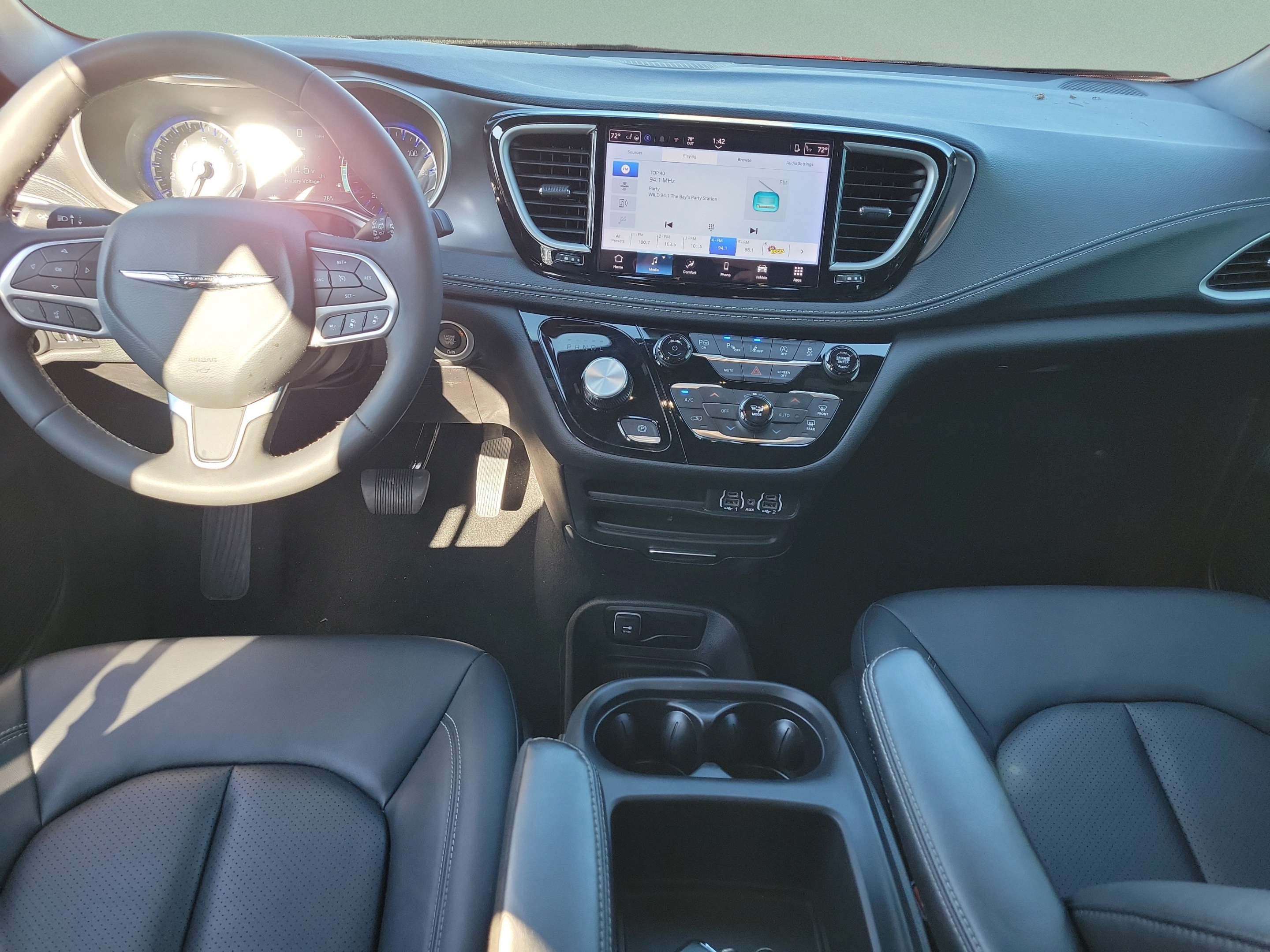 Used 2025 Chrysler Pacifica Select AWD/4WD image 9
