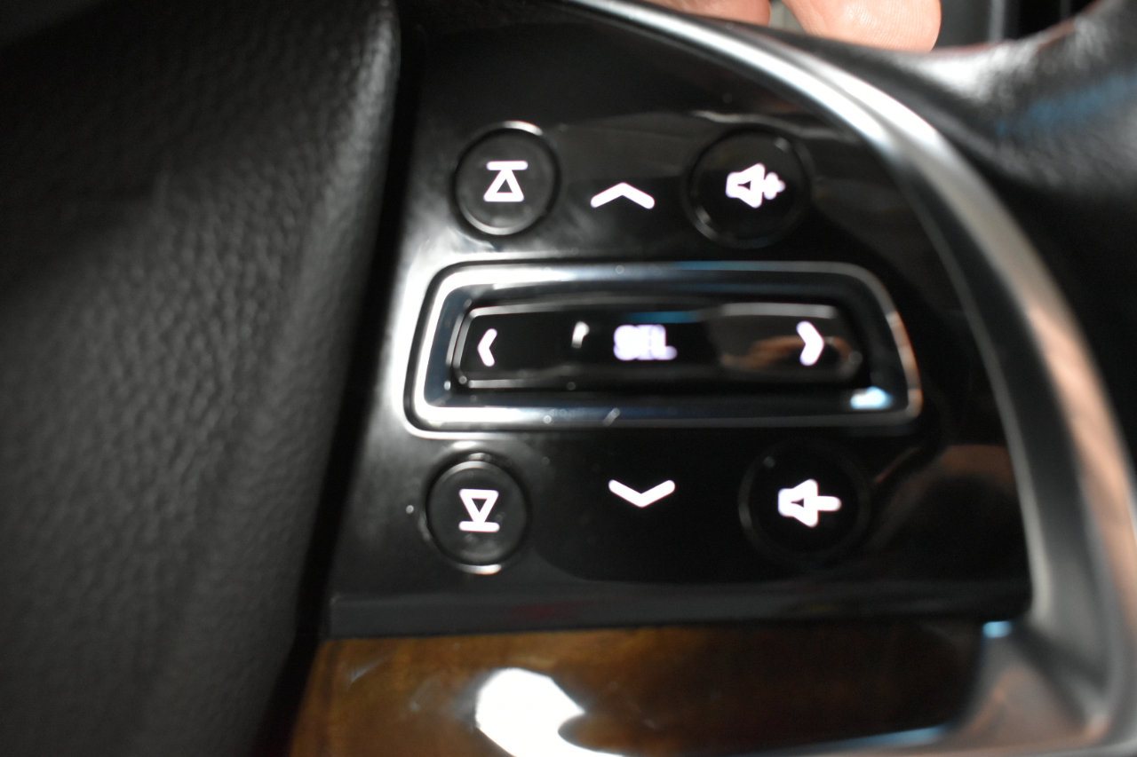 Used 2020 Cadillac Escalade ESV Premium Luxury image 16