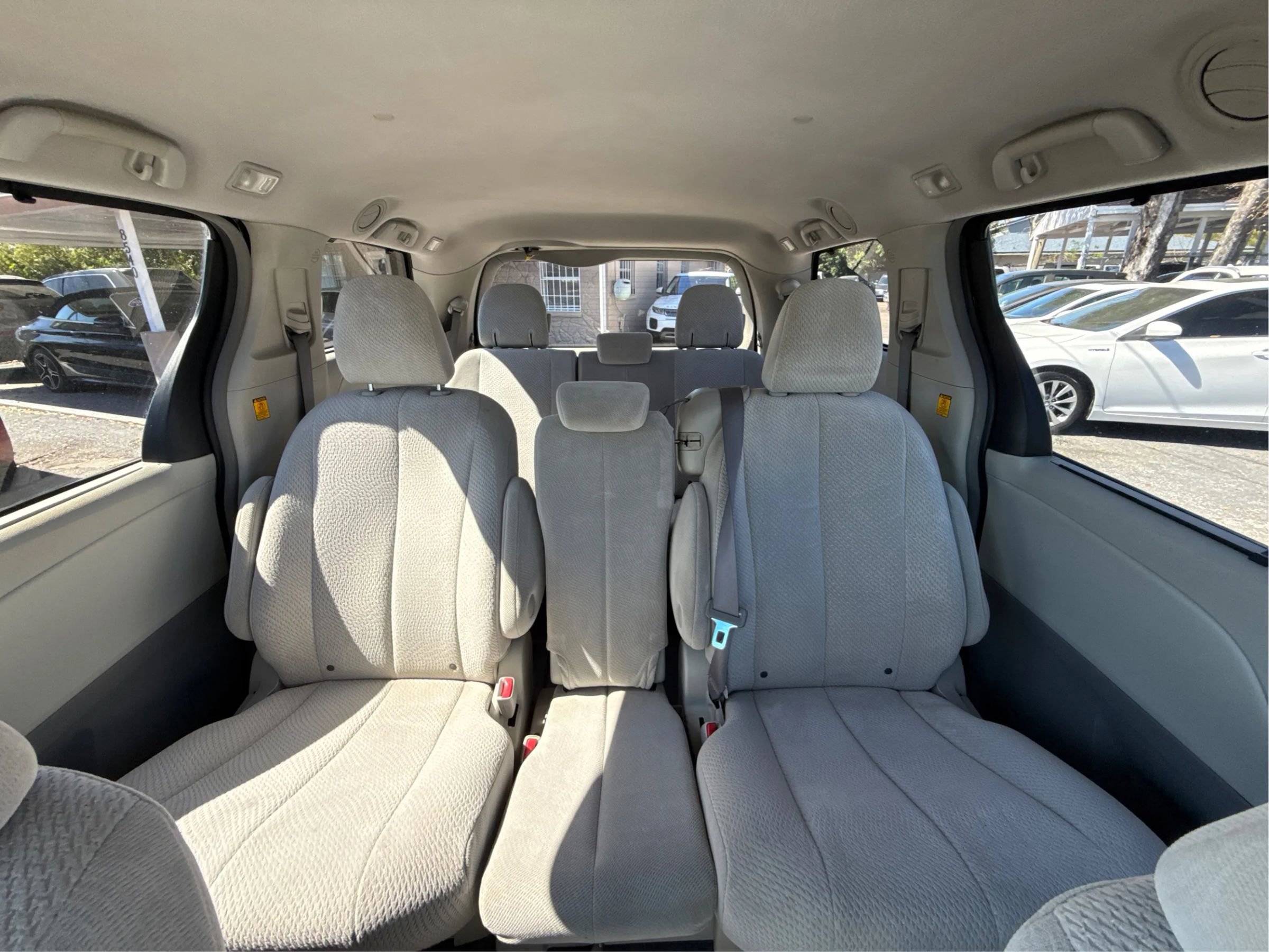 Used 2011 Toyota Sienna LE image 19
