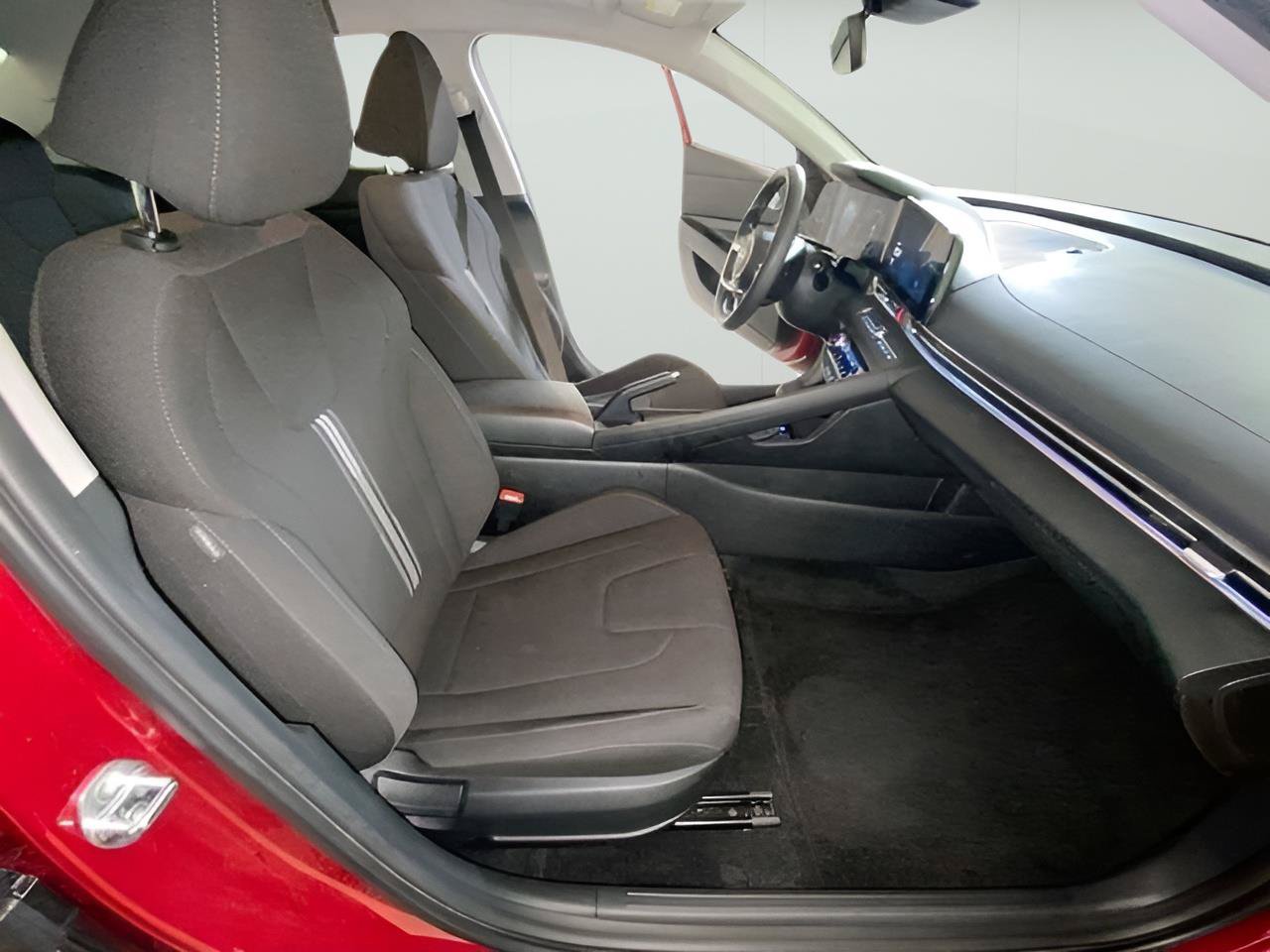 Used 2024 Hyundai Elantra SEL FWD image 37