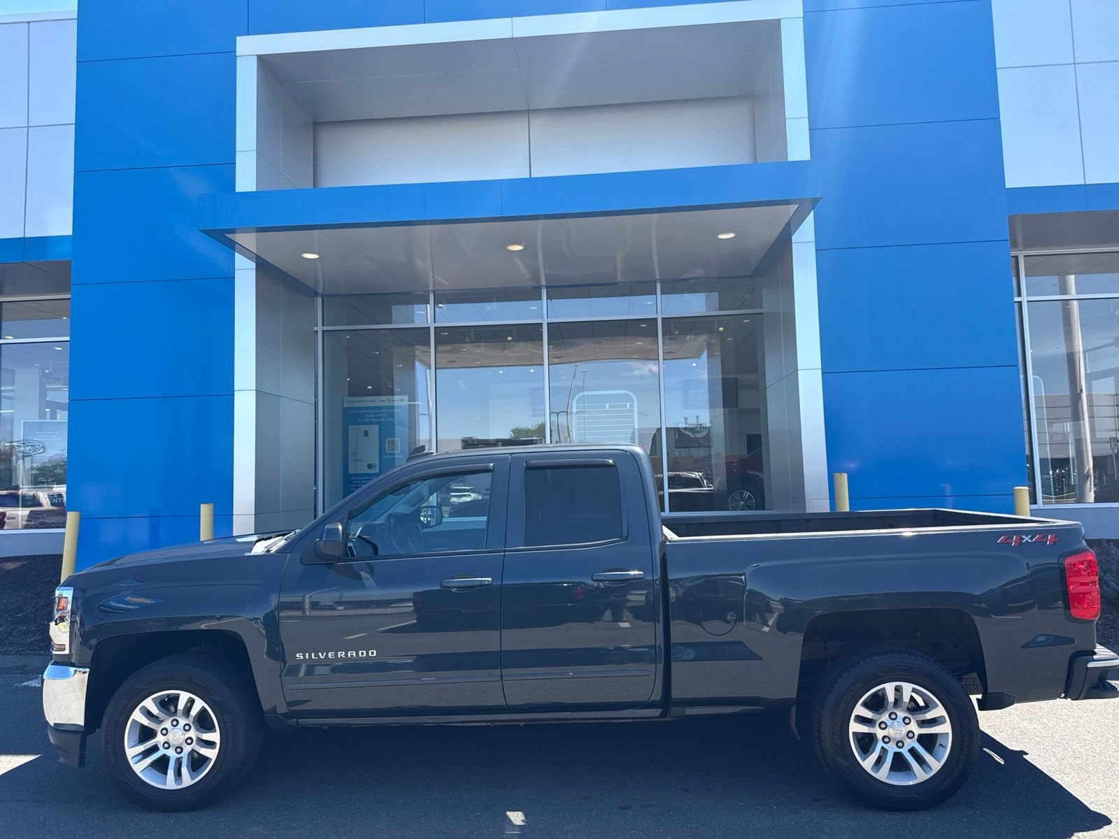 Used 2019 Chevrolet Silverado 1500 LT w/ All Star Edition AWD/4WD image 9