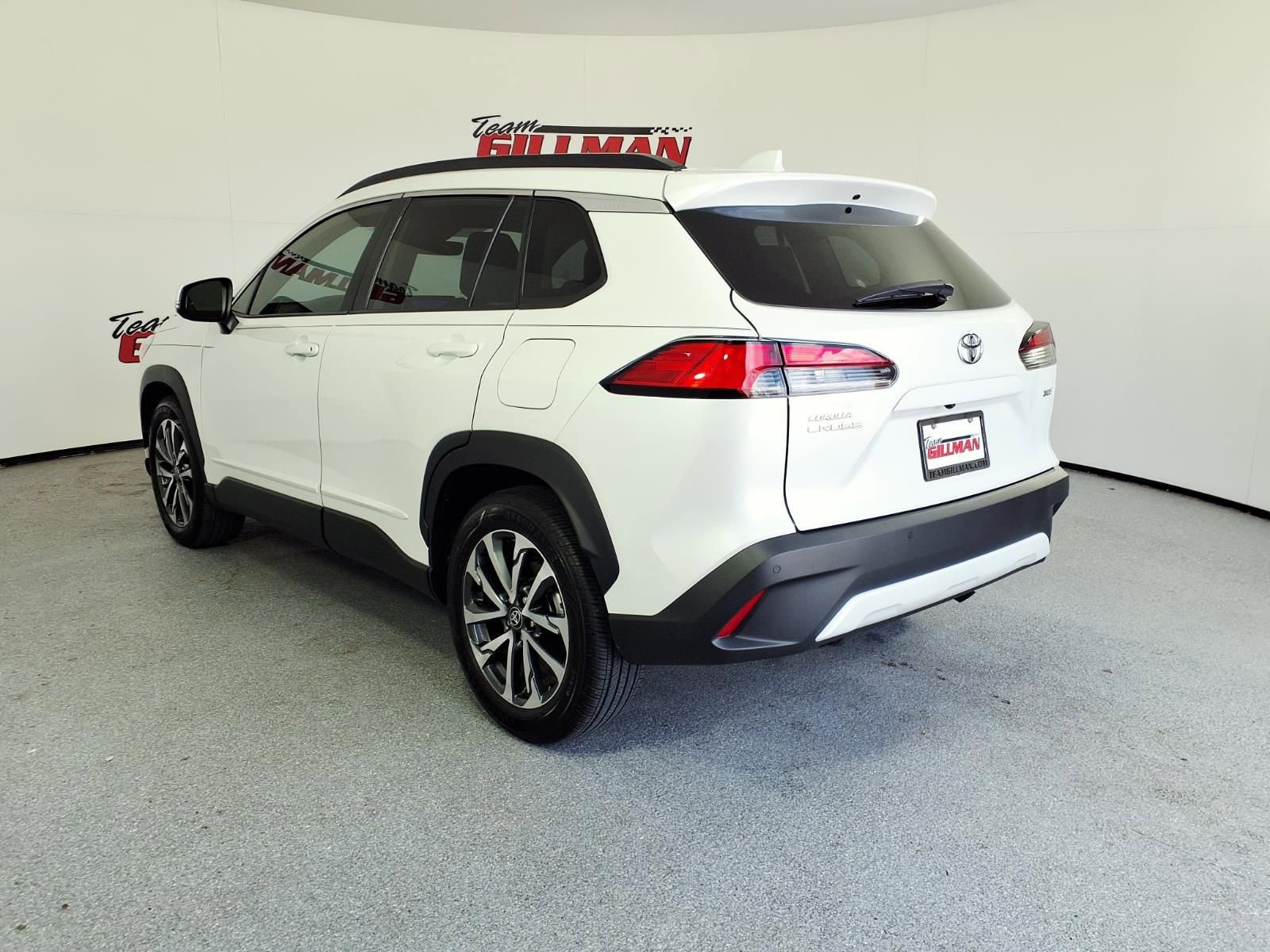 Used 2023 Toyota Corolla Cross XLE w/ Convenience Package image 7