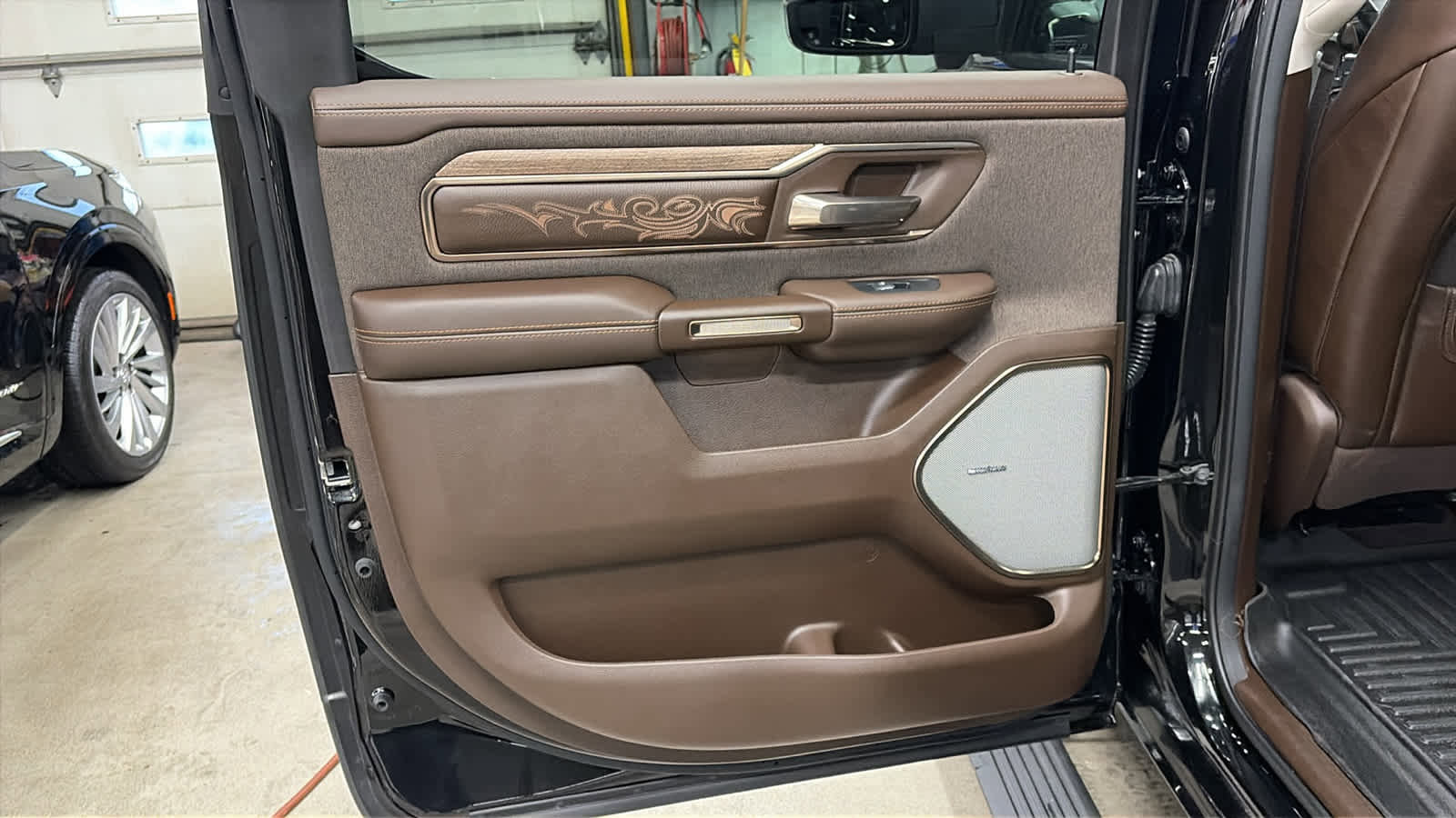 Used 2025 RAM 1500 Limited w/ Off Road Group image 23