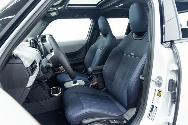Used 2025 MINI Cooper 4-Door Hardtop image 22