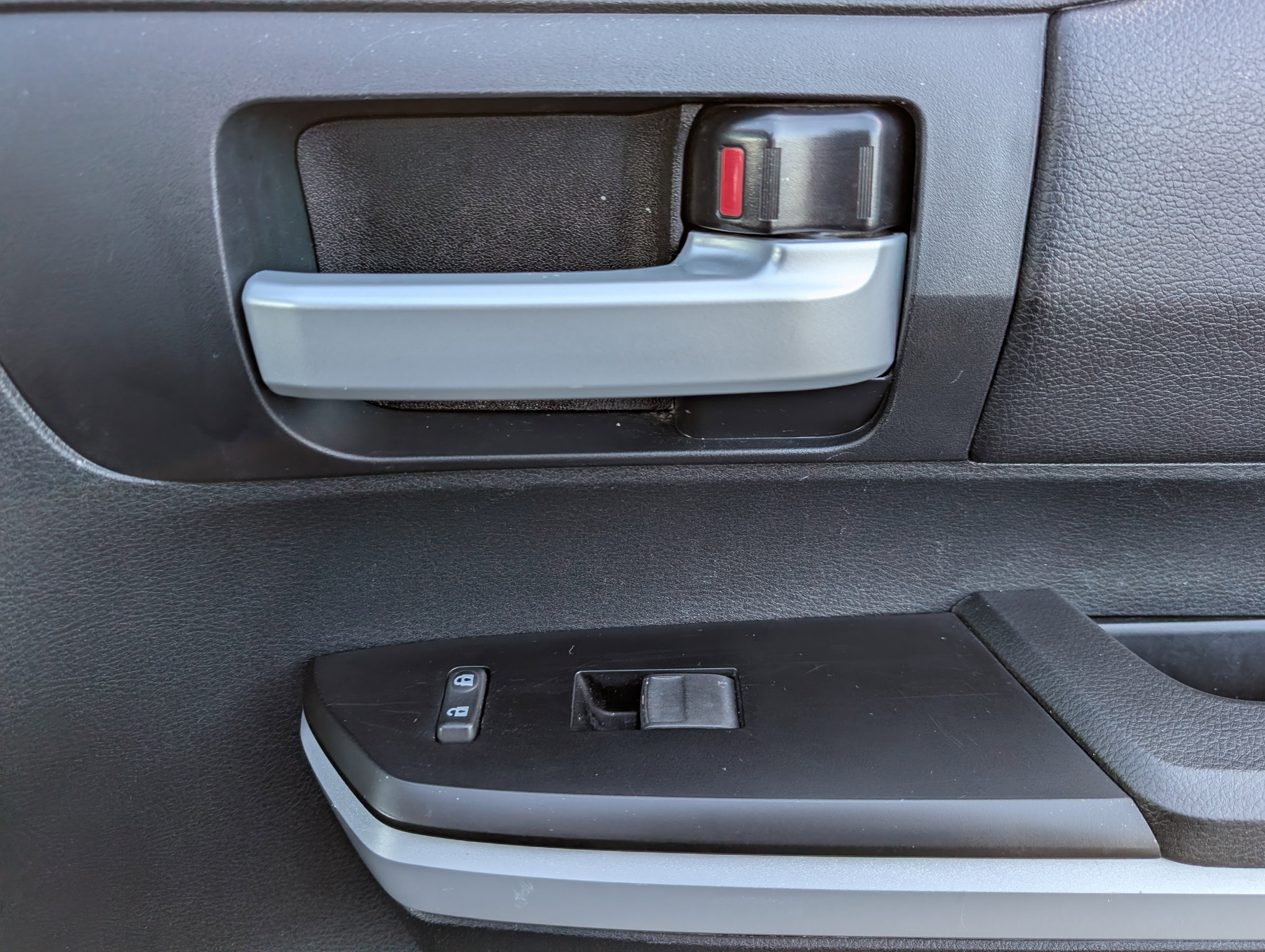 Used 2018 Toyota Tundra SR5 w/ SR5 Upgrade Package image 21