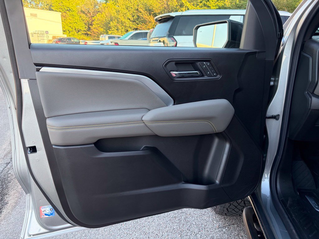 New 2026 Chevrolet Colorado ZR2 w/ Technology Package AWD/4WD image 14