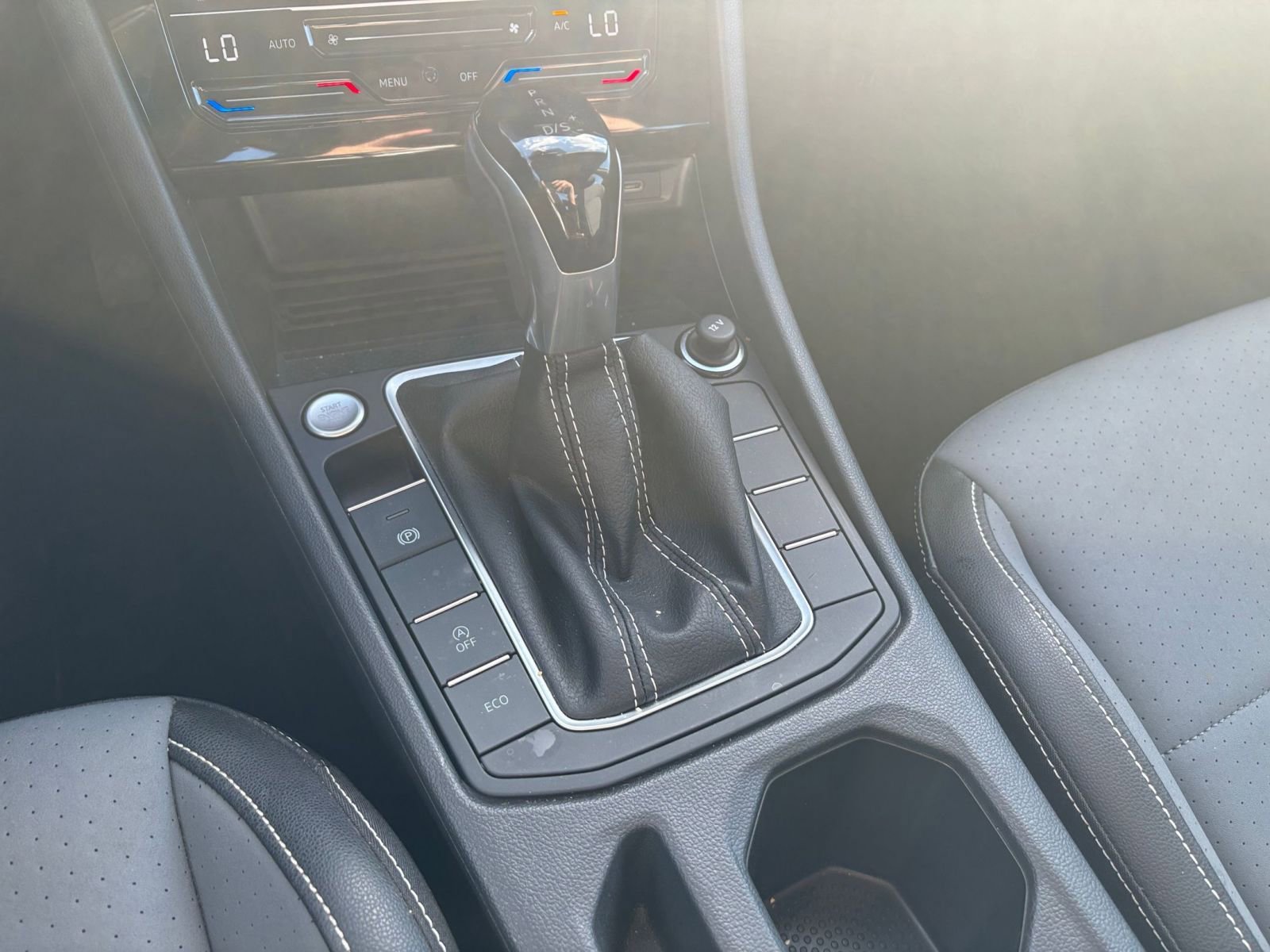 Used 2025 Volkswagen Jetta SE image 40