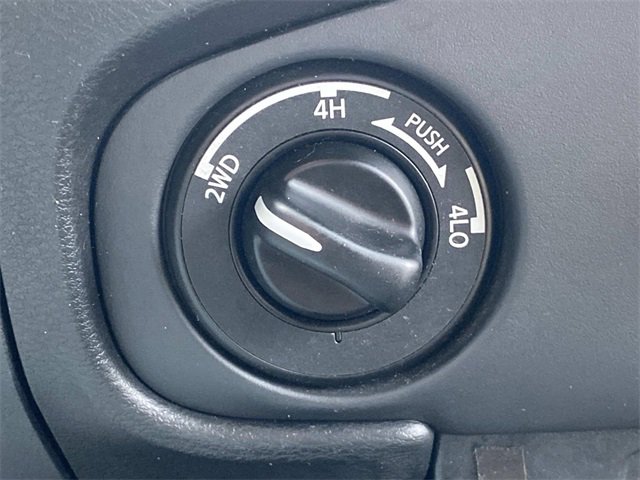 Used 2023 Nissan Frontier SV w/ Midnight Edition Package image 31