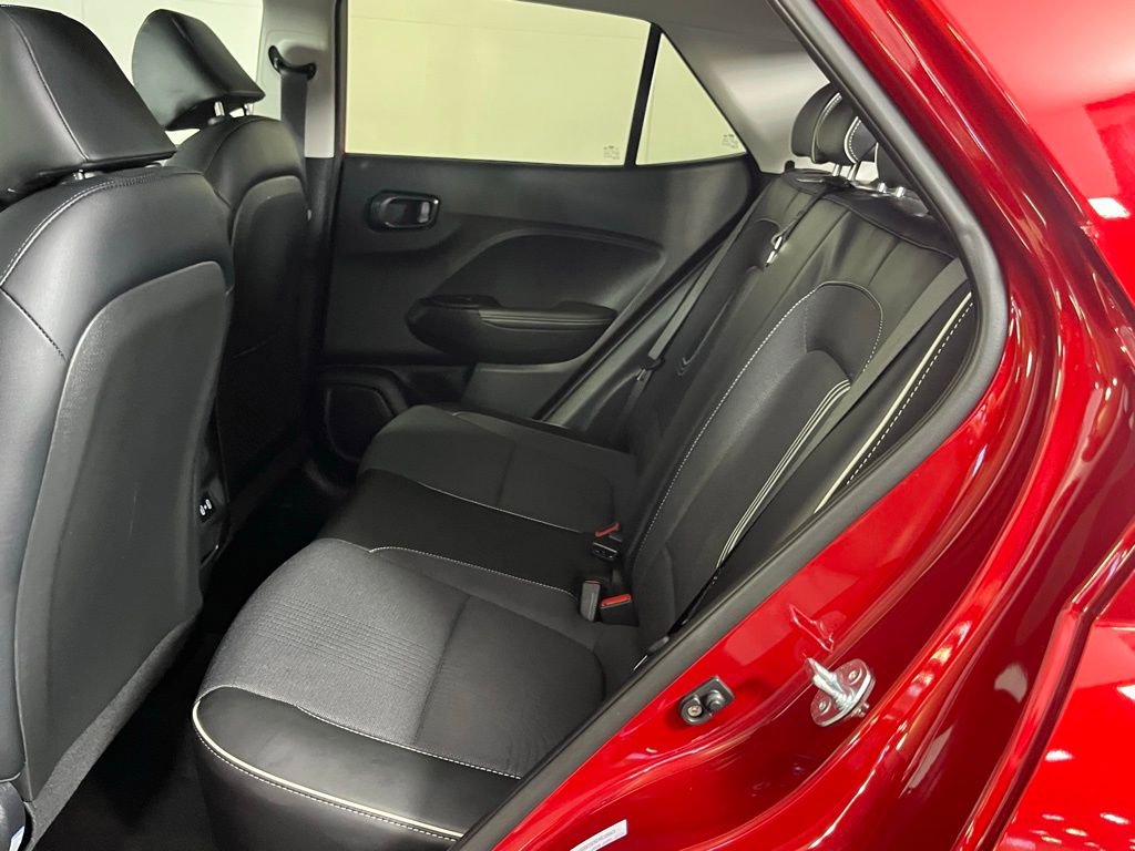 Used 2025 Hyundai Venue Limited image 26