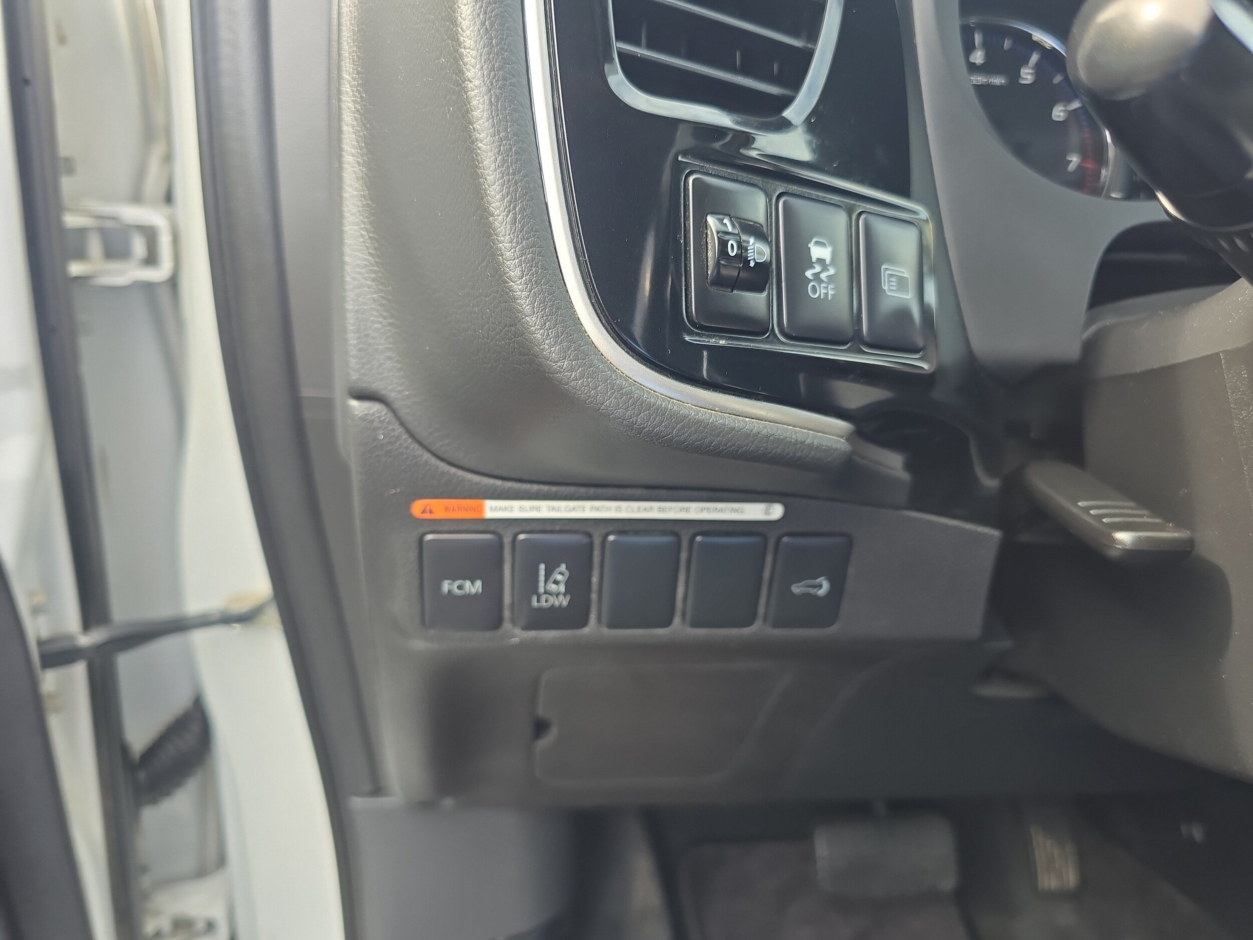 Used 2015 Mitsubishi Outlander GT AWD/4WD image 16