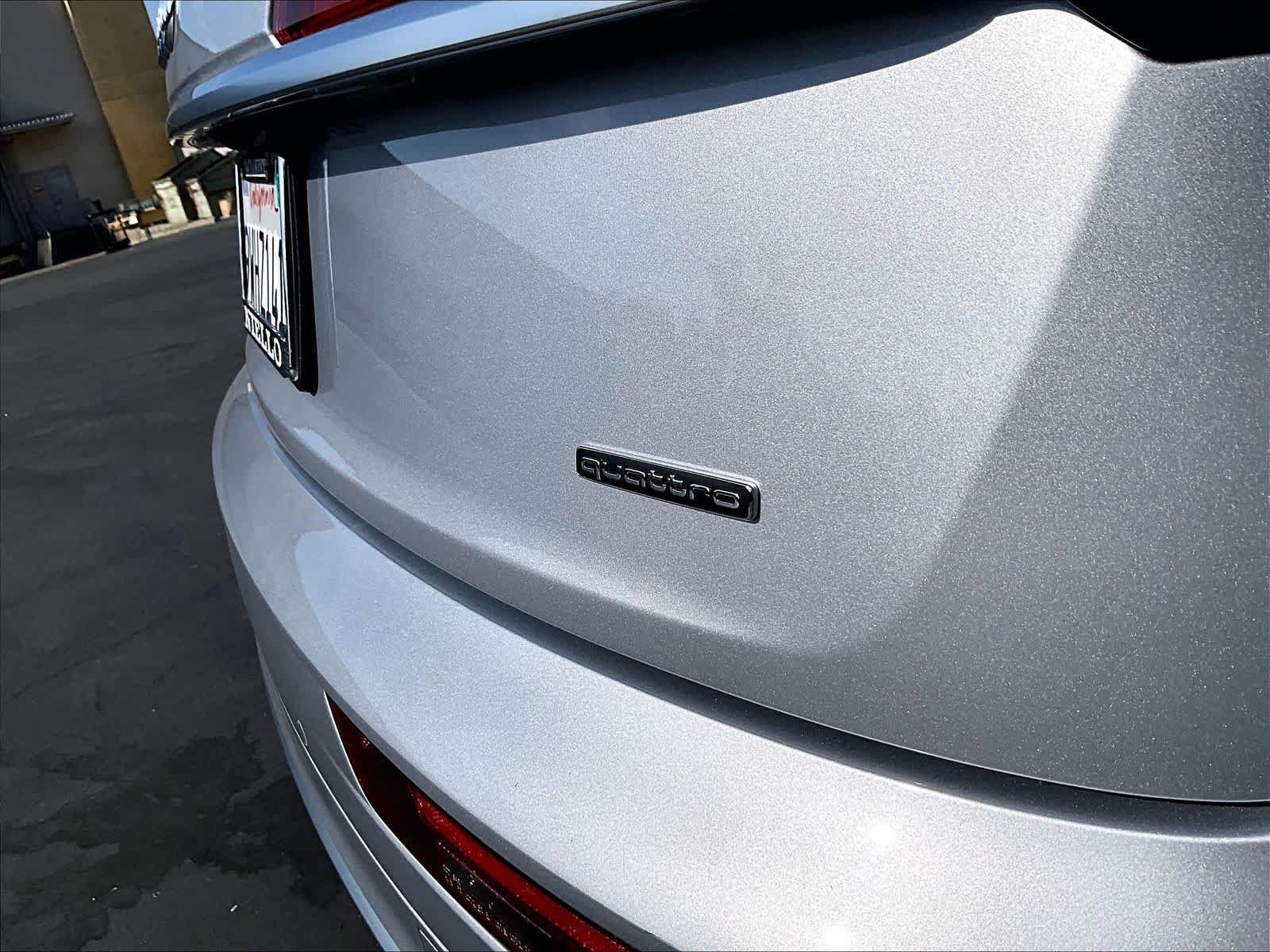 Used 2022 Audi Q5 e Prestige AWD/4WD image 12