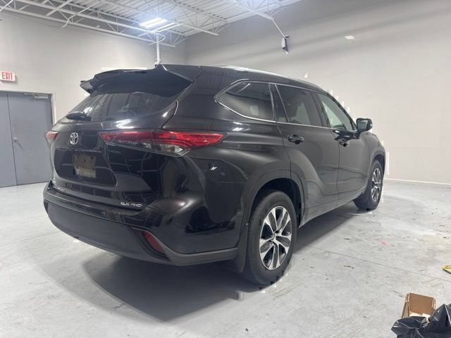 Used 2021 Toyota Highlander XLE AWD/4WD image 5