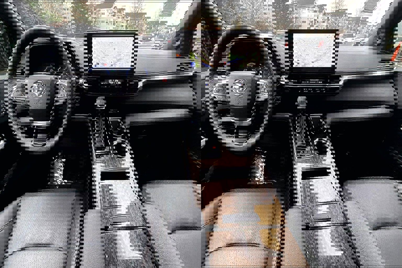 Used 2025 Toyota Sienna Platinum image 14