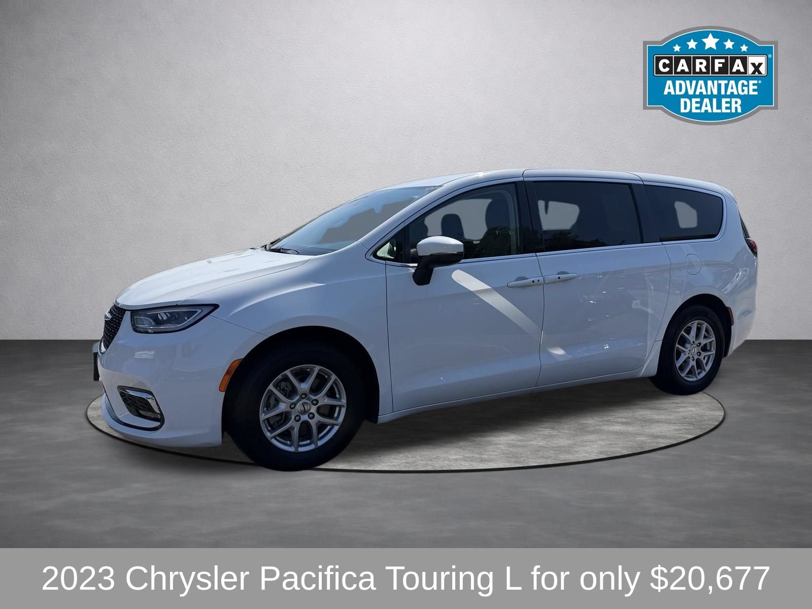 Used 2023 Chrysler Pacifica Touring-L FWD image 8