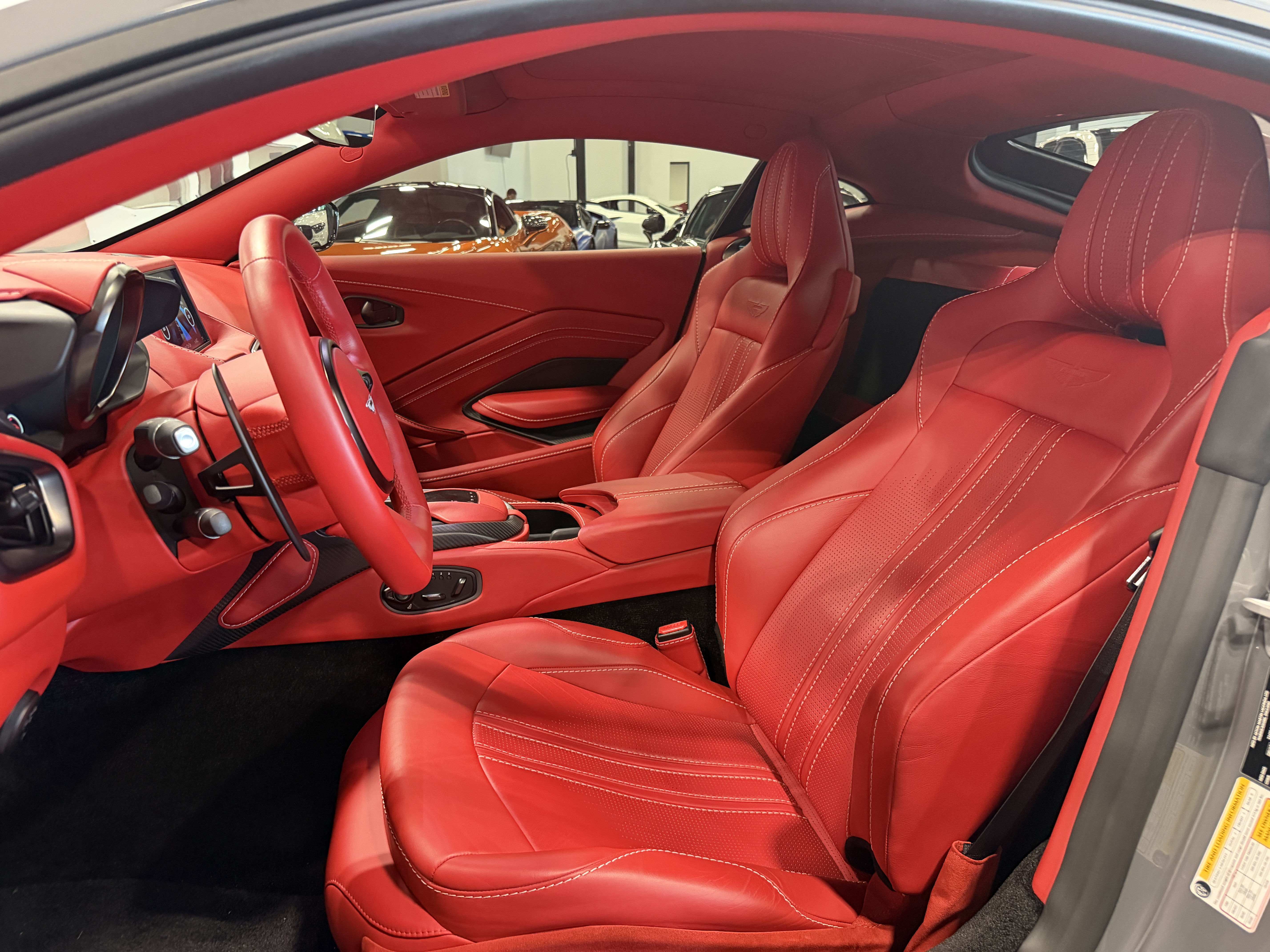 Used 2019 Aston Martin V8 Vantage Coupe RWD image 9