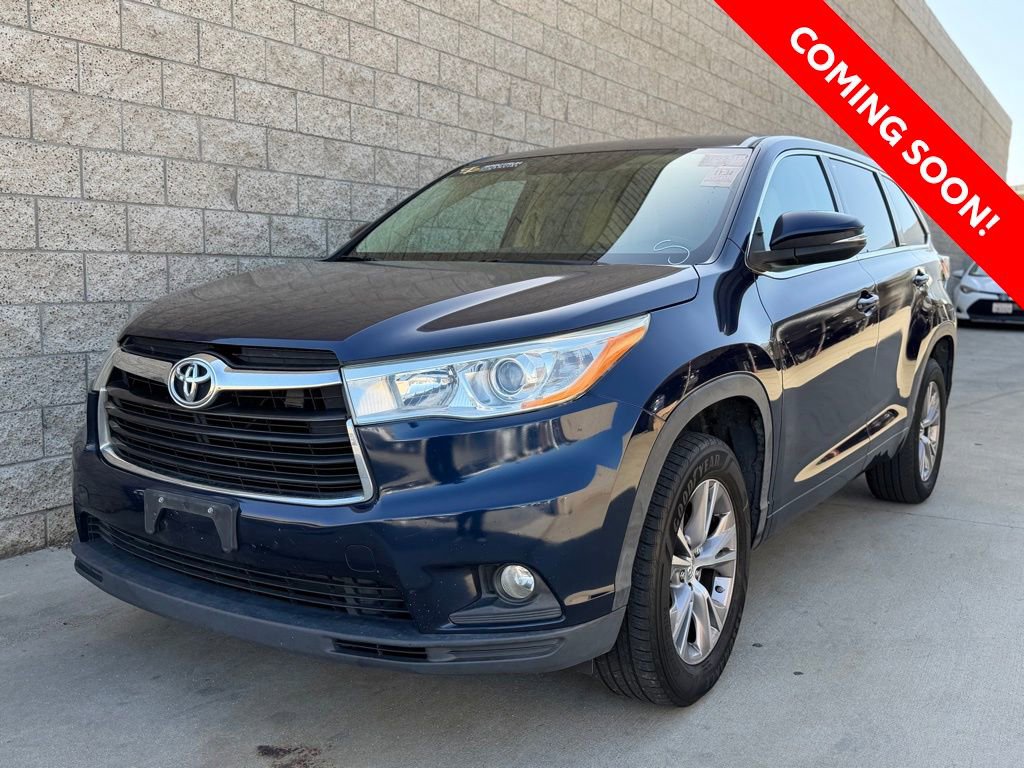 Used 2014 Toyota Highlander Plus FWD image 3