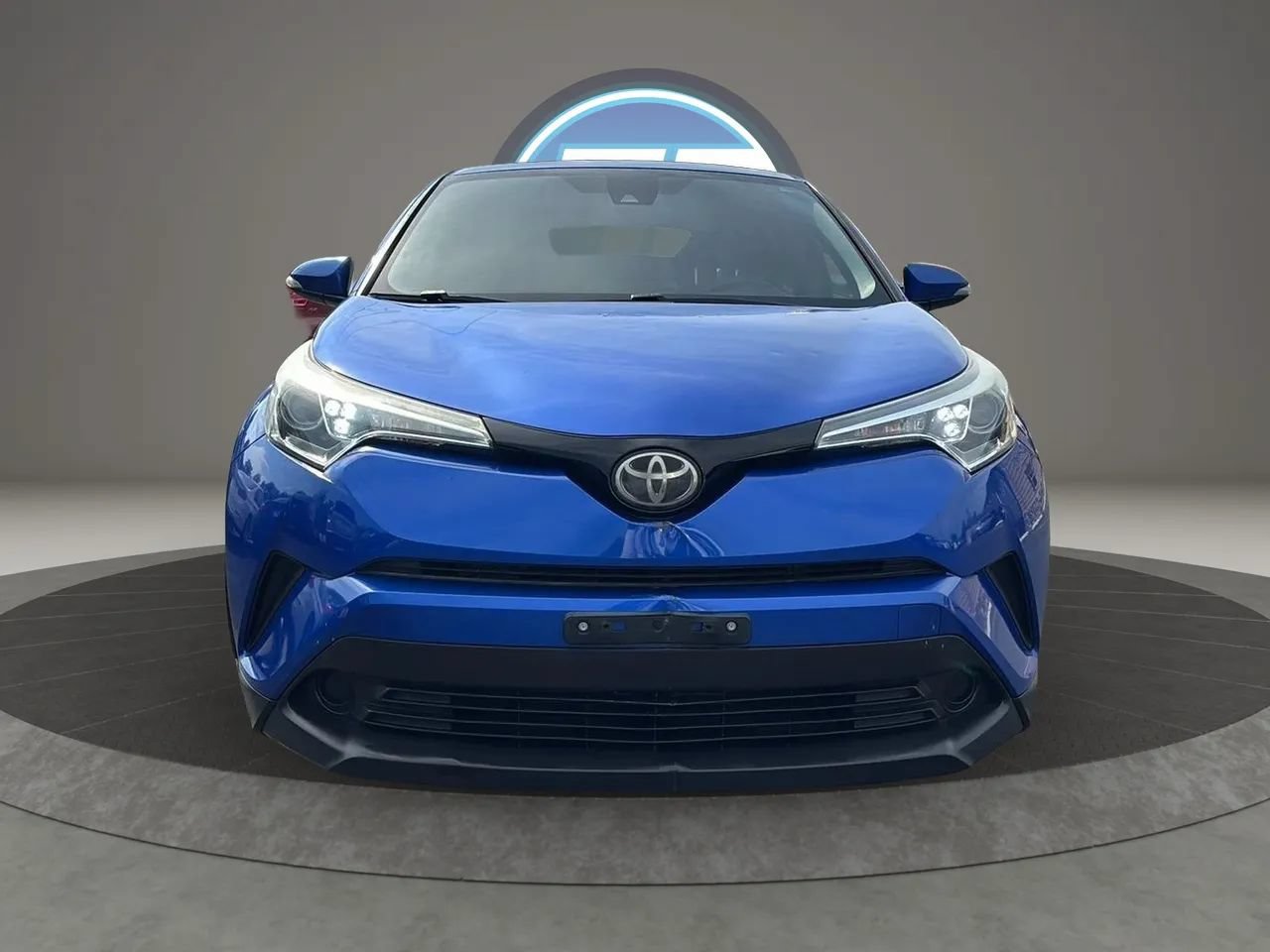Used 2018 Toyota C-HR XLE FWD image 3
