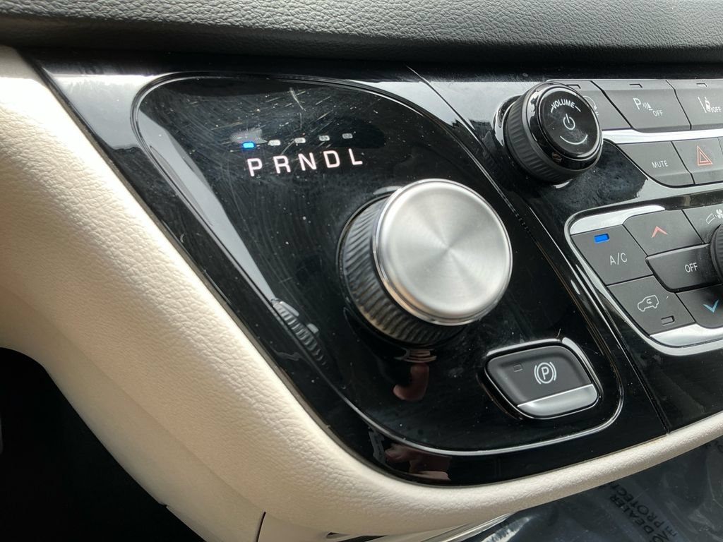 Used 2023 Chrysler Pacifica Touring-L FWD image 28