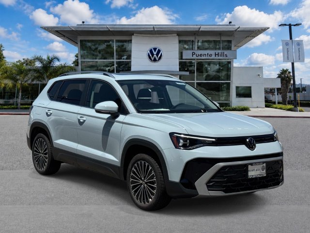 New 2026 Volkswagen Taos SE FWD image 1