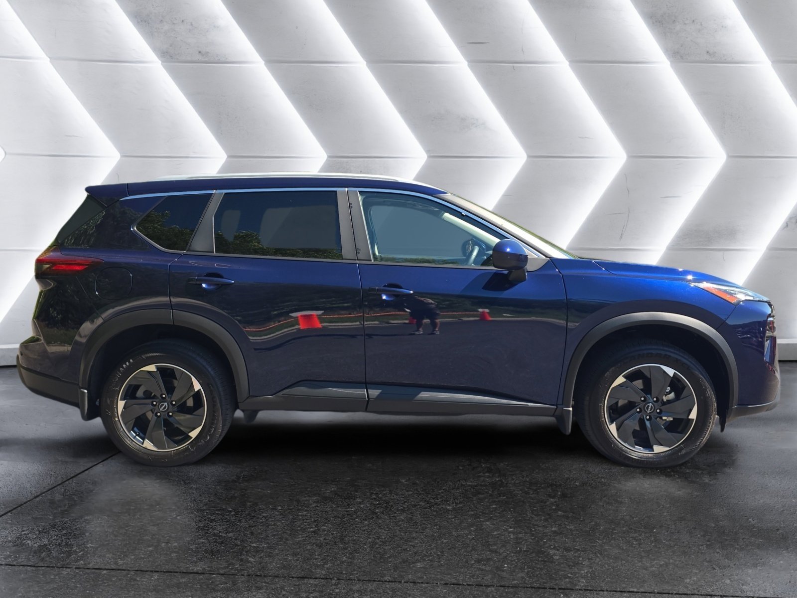 Used 2024 Nissan Rogue SV w/ SV Premium Package FWD image 6