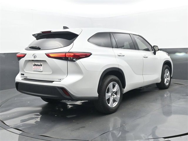 Used 2022 Toyota Highlander LE image 23