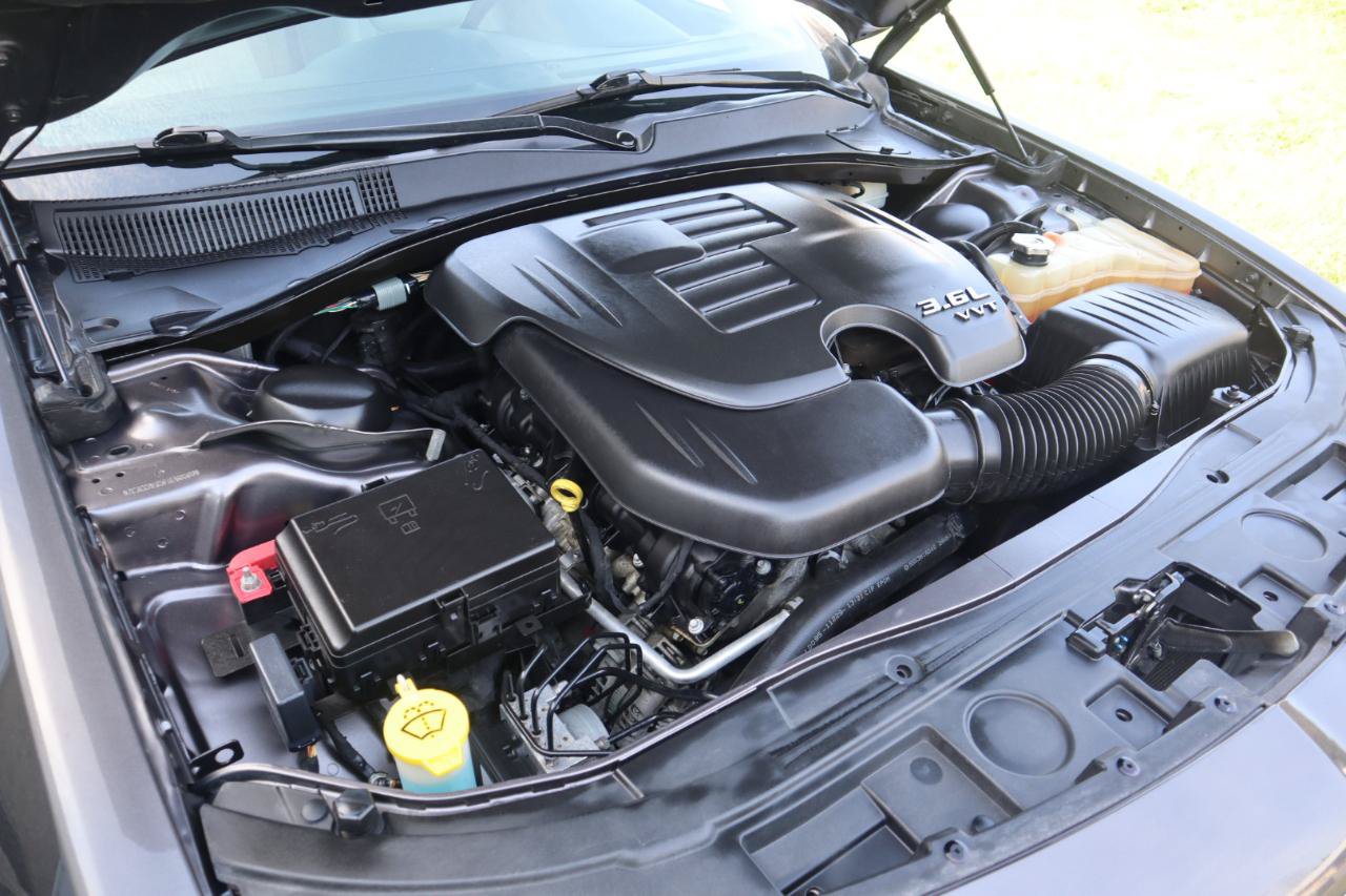 Used 2015 Chrysler 300 C w/ Light Group RWD image 35