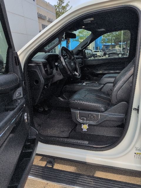 Used 2023 Ford Expedition Max Platinum RWD image 9