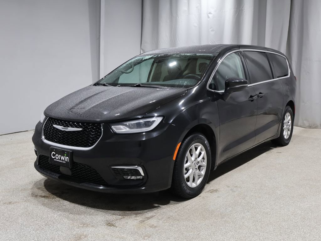 Used 2023 Chrysler Pacifica Touring-L FWD image 6